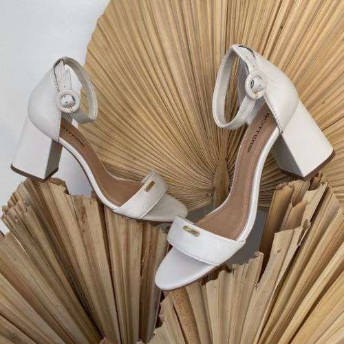 Sandália Bottero 372001 Off White em Couro com Salto Bloco - Off white