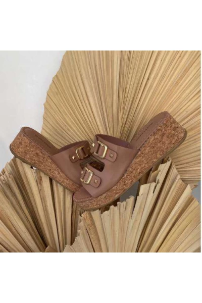 Sandália Bottero 373923 Nude em Couro com Salto Anabela de Rolha e Duas Fivelas - Nude