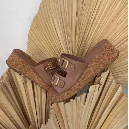 Sandália Bottero 373923 Nude em Couro com Salto Anabela de Rolha e Duas Fivelas - Nude