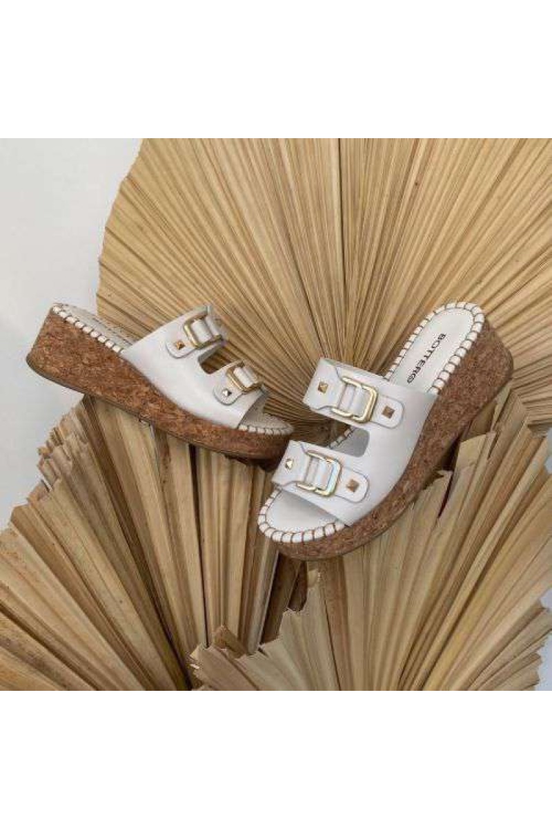 Sandália Bottero 373923 Off White em Couro com Salto Anabela de Rolha e Duas Fivelas - Off white